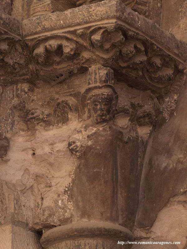 CAPITELES DE LA PORTADA